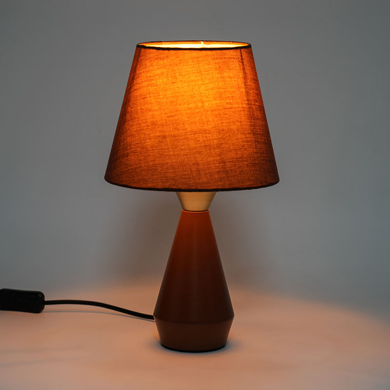 Đèn giường ngủ kim loại châu Âu retro