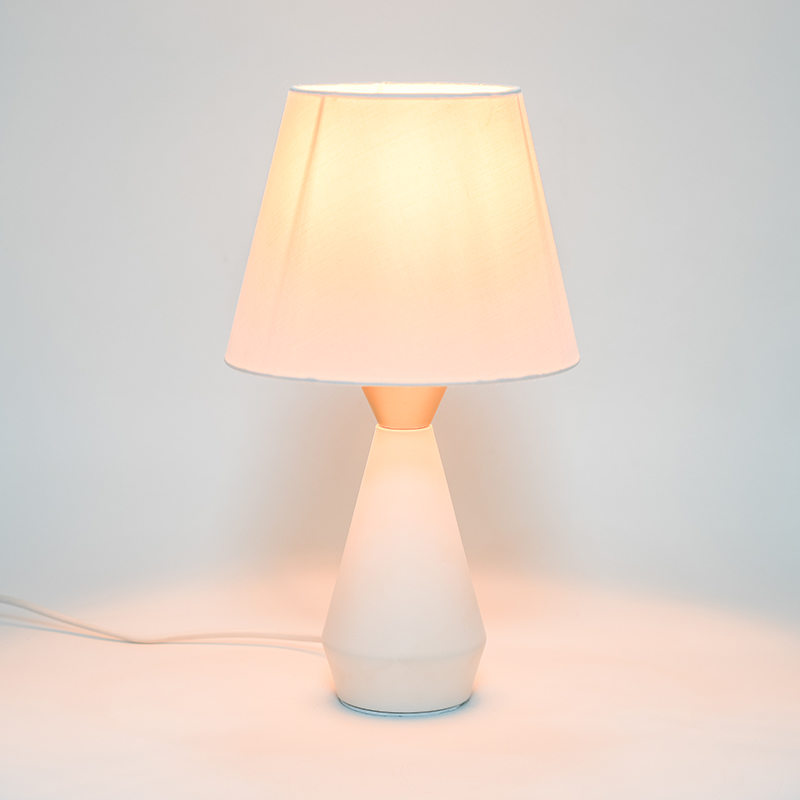 Đèn giường ngủ kim loại châu Âu retro